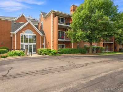 Property at 147 Hunt Club Dr Unit 147, Saint Charles, IL