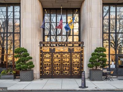 210 W Washington Sq APT 8SW