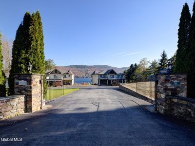 2992 Lakeshore Drive