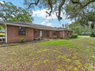 56 Warwick Dr