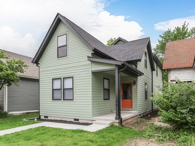 1306 E Saint Clair St