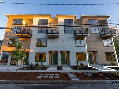 810 E 22nd Ave