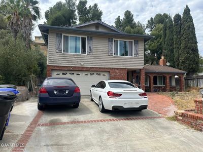 Property at 22107 Barbacoa Dr, Saugus, CA