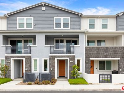 220 Lockhart Way