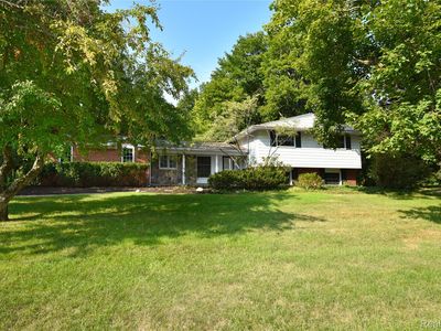 872 Dursley Rd