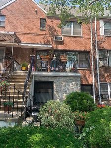 2462 Bragg St