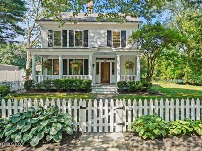 33 Mead Ave