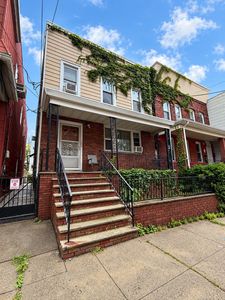 46 E 18th St