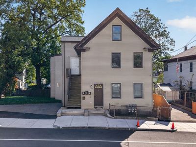 89 3rd St