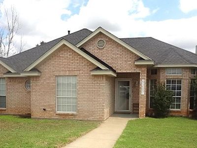 5207 Hooper Dr