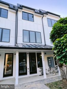 1266 Holbrook Ter NE CONDO B