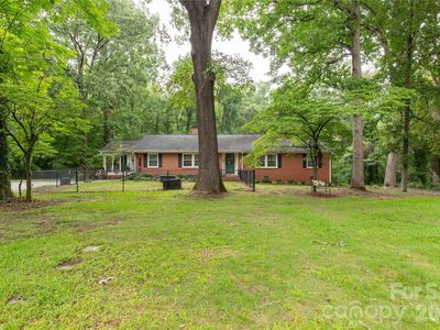 938 Forest Dr
