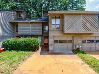 1002 Creatwood Cir SE