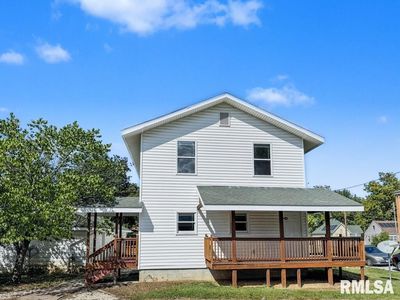 319/321 E College St