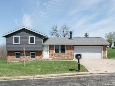 900 Hillside LANE