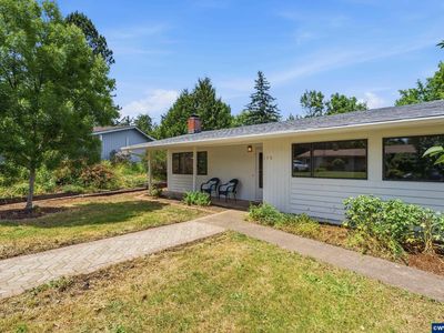 176 NE Azalea Dr