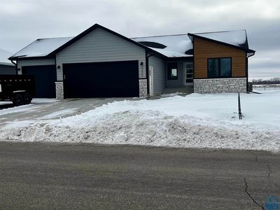 Property at 1208 Country Club Dr, Elk Point, SD