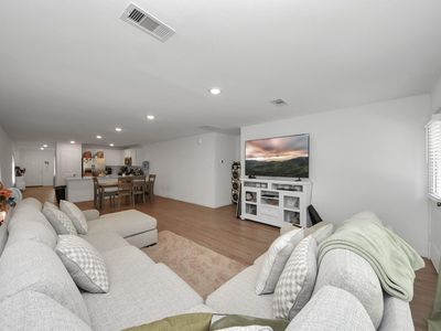22443 Douglas Ct