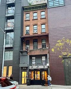 314 W 52nd St