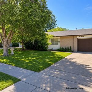 1300 Meadowcrest Dr