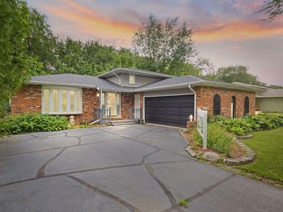 3869 Kingsway Dr