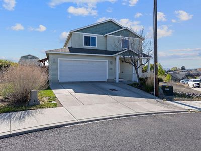 792 NE Robin Pl