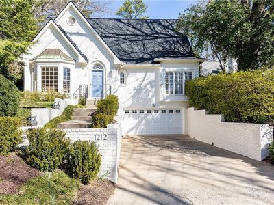 1212 University Dr NE