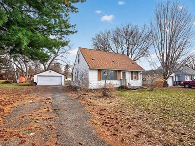 121 Roselawn Ave E