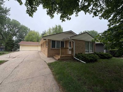 Property at 1609 E 9th St, Sheldon, IA