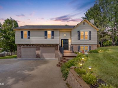 8 Hunters Ct E