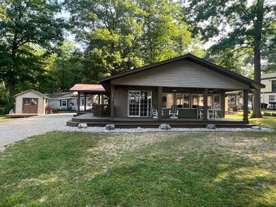 5230 Pointview Dr