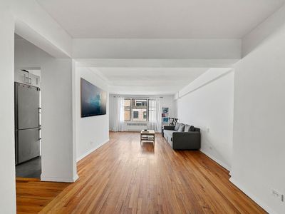 330 E 70th St APT 6D