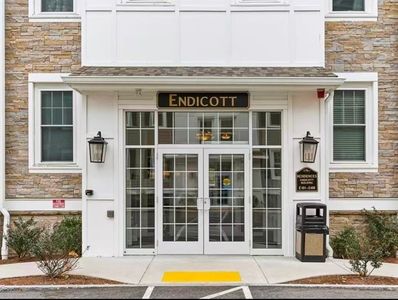 320 Middlesex Ave #E104