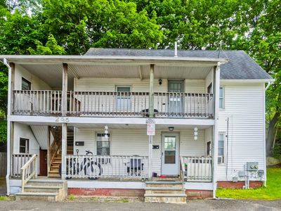 295 Main St