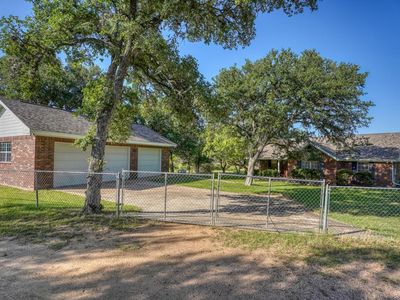 220 W Lakecrest