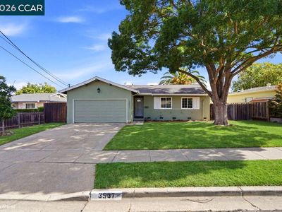 3537 Thunderbird Dr