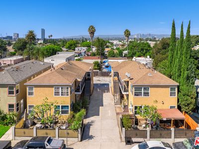 2747 S Redondo Blvd