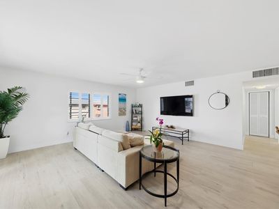 1450 N Riverside Dr #201