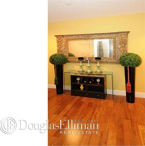 250 E 53rd St APT 602