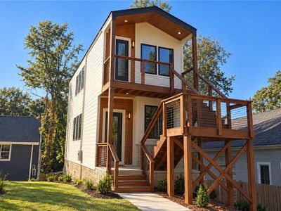 220 Maple Pl NW