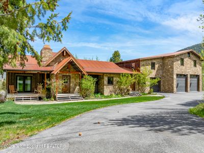 735 Upper Redmond Rd