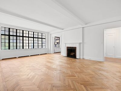 439 E 51st St APT 3D