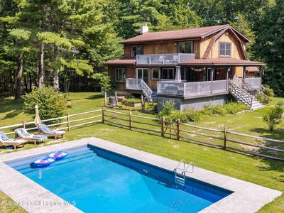1748 Glasco Turnpike