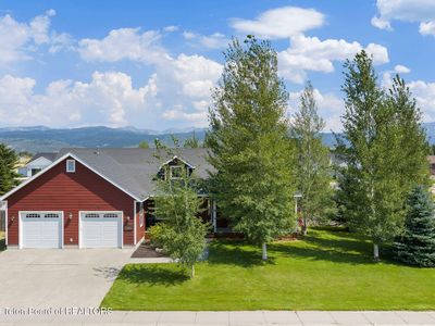 8841 Aurora Dr