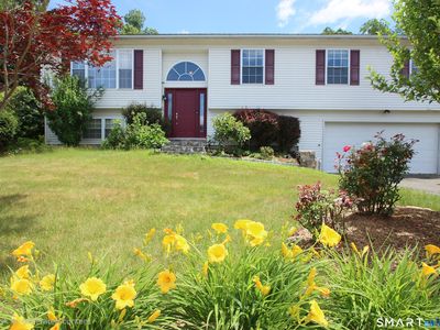 Property at 5 Oaktree Court, Bethel, CT