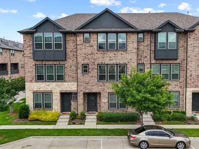 2736 Levee Ln