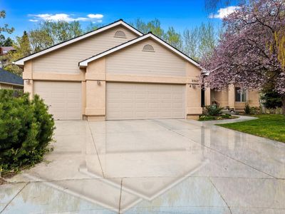 2063 N Trailview Pl