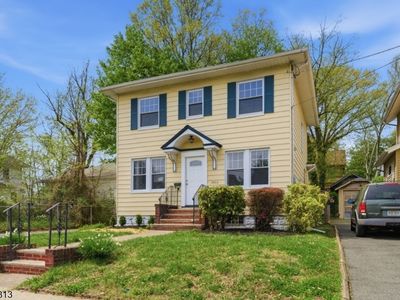 1466 Center St