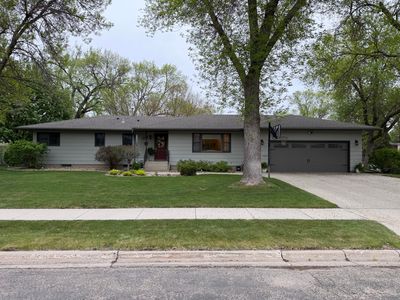 1899 Eisenhower Cir