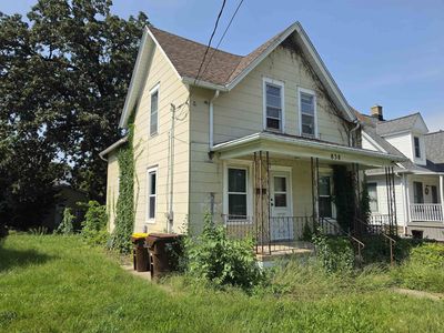 838 Roscoe Ave